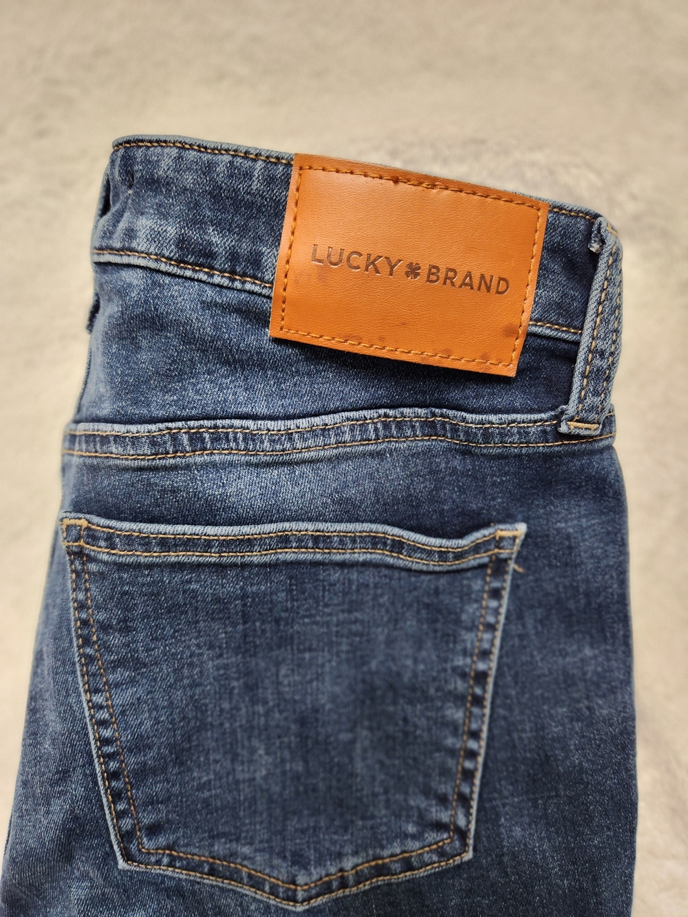 These are Lucky Brand Hayden Skinny Jeans in a women's size 6/28